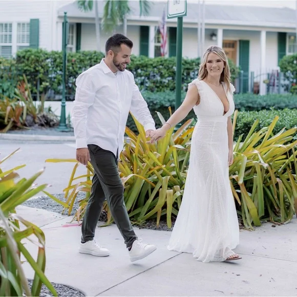 Vanna Dress in White - Picture 3 of 4